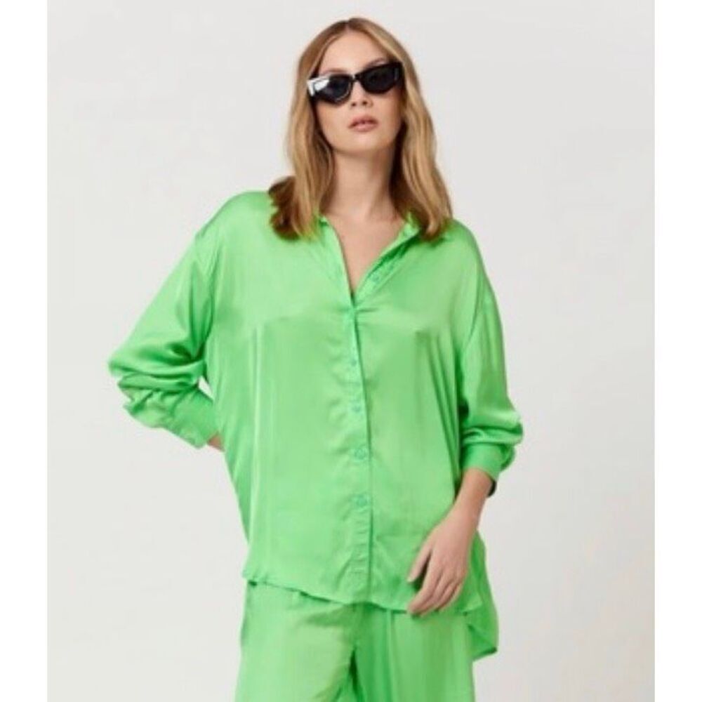 NWT Pippa The Label Green Satin Sammi Button Front Shirt Size Small